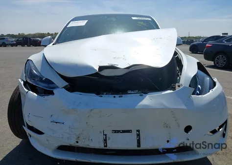 2020 Tesla Model Y z USA, uszkodzony, nr VIN 5YJYGDEE0LF047030